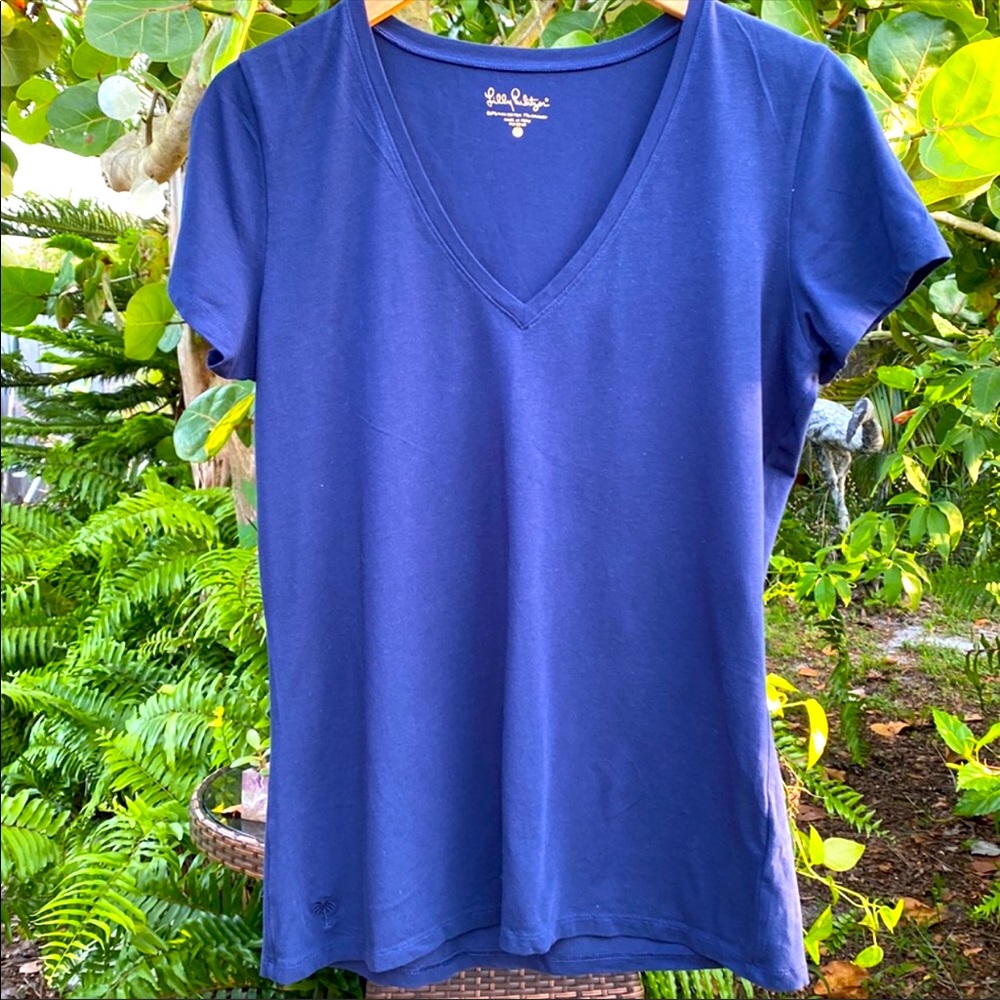 NWOT’s Never Worn! Lilly Pulitzer V-Neck T-Shirt Size Large